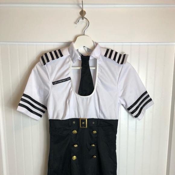 First Class Captain Costume from Spirit - Picture 4 of 16